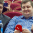 Мужчины в поисках цветов: как отметили День всех влюбленных в Волжском - Блокнот Волжского