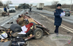 Столкнулась с фурой: на 3-й Продольной «шестерку» рапотрошило по всей трассе