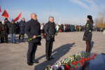 В памяти на века: волжане возложили цветы к памятнику защитникам Сталинграда