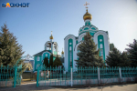 Черный март — белые халаты: кто застыл в бронзе у стен больниц в память о подвиге врачей спустя 6 лет после первого удара COVID-19