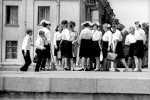 Из пионерии в цифру: как менялись школьная форма и образование за полвека в Волжском